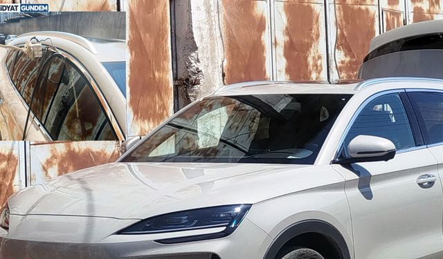 Kaçak Elektrikle Araç Şarj İstasyonu