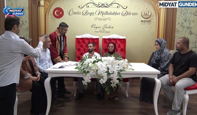 Midyat’ta İşitme Engelli Çiftin Nikâhları İşaret Diliyle Kıyıldı