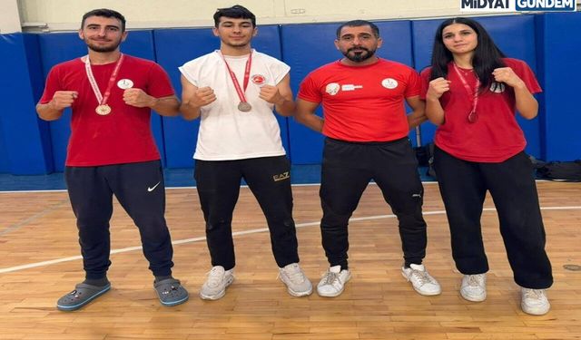 Bayraklı Belediyesi Kick Boksta Zirvede: 2 Şampiyonluk, 1 İkincilik