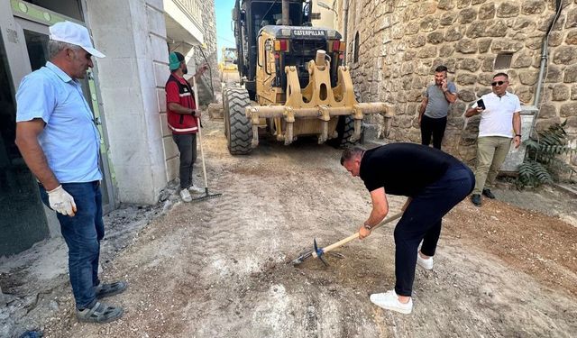 Savur Belediye Başkanı Hamidi, Safa Mahallesi’ndeki Yol Çalışmalarına Katıldı
