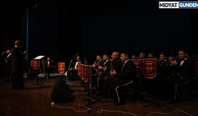 “Kara Kuvvetleri Bando Komutanlığı” Mardin Kültür Yolu Festivali’nde Konser Verdi