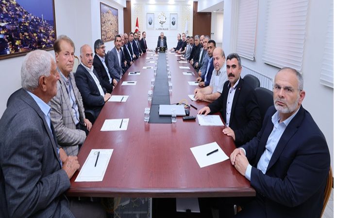 Vali Akkoyun Muhtarlarla Bir Araya Geldi
