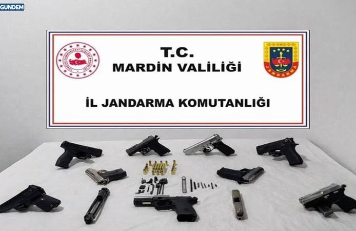 Kızıltepe' de Operasyon: 8 Ruhsatsız Tabanca Ele Geçti