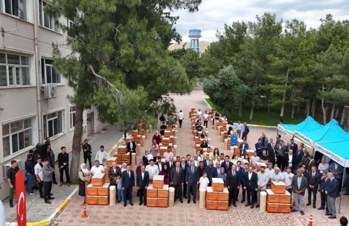 Mardin'de bin üreticiye 8 bin arı kovan desteği