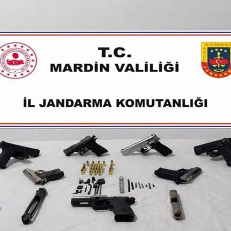Kızıltepe' de Kaçak Silah Operasyonu: 8 Tabanca Ele Geçirildi