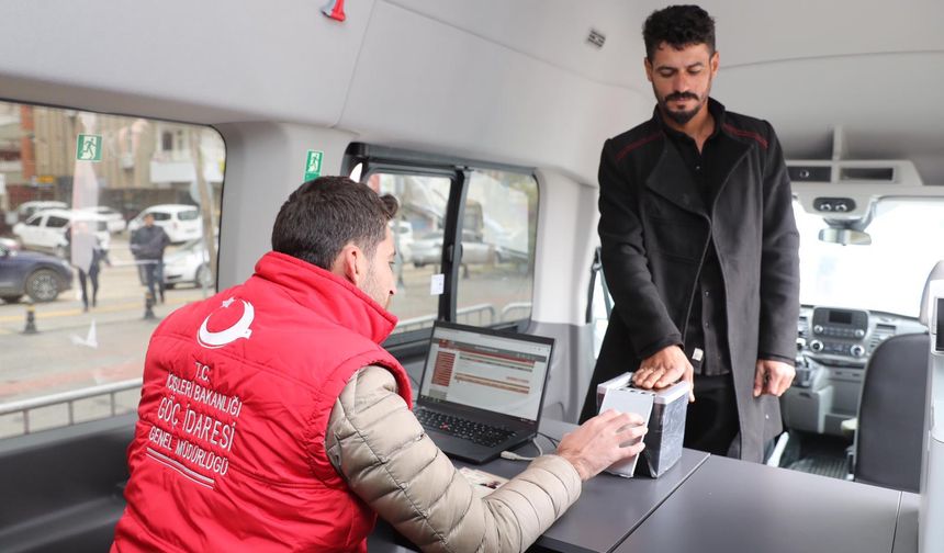 Vali Akkoyun, Mobil Göç Uygulama Noktasını Ziyaret Etti