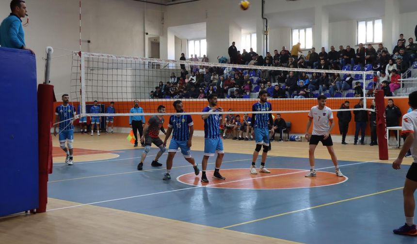 Midyat Belediyespor erkek voleybol takımı, maç hazırlıklarına başladı