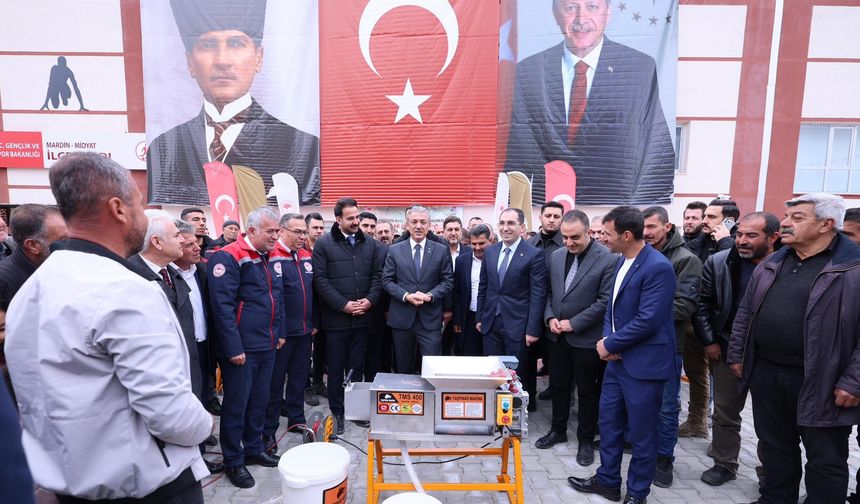 Mardin’de çiftçilere 11 milyon değerinde üzüm sıkma makinaları dağıtıldı