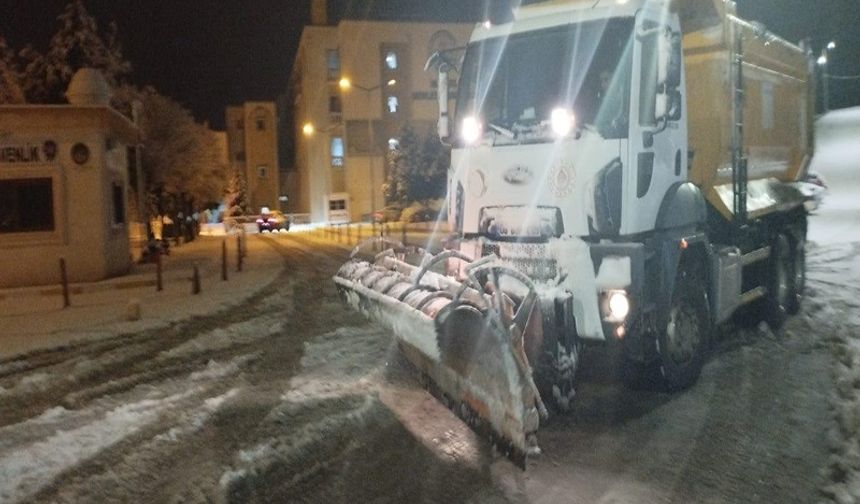 Midyat'ta Kar Temizleme Çalışmalarına Başlandı