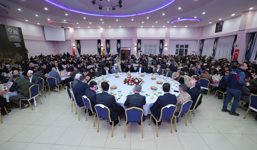 Mardin Valiliği ve Büyükşehir Belediyesi Dargeçit’te İftar Programı Düzenledi