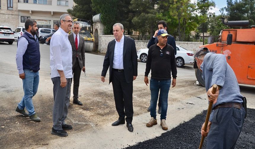 Başkan Veysi Şahin, Ulu Cami Mahallesi’ndeki Asfalt Çalışmalarını Yerinde İnceledi