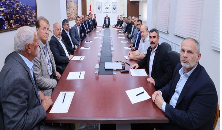 Vali Akkoyun Muhtarlarla Bir Araya Geldi