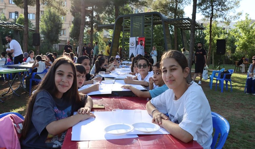 Çocuklarla Resim Etkinliği Düzenledi