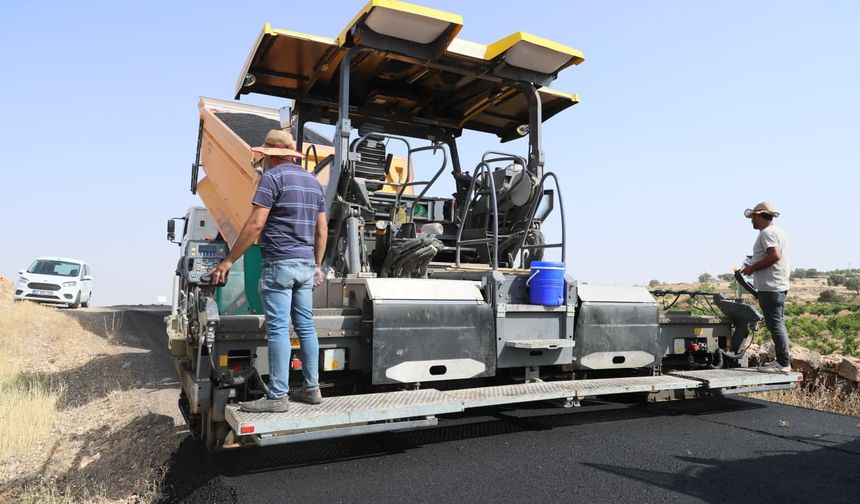 Midyat’ta Ulaşım Atağı: Dört Mahalleyi Birbirine Bağlayan Yol Sıcak Asfalta Kavuşuyor