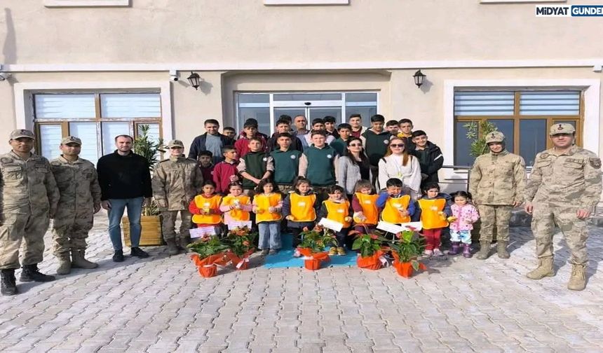 Şenköy’de Öğrencilerden Jandarma ile Anlamlı Ağaç Dikme Etkinliği