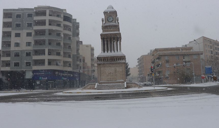 Midyat Beyaza Büründü, Mevsimin İlk Karı Bereketle Geldi!