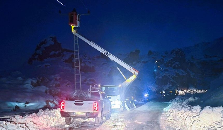Diyarbakır Çüngüş’te Kar 1 Metreyi Aştı