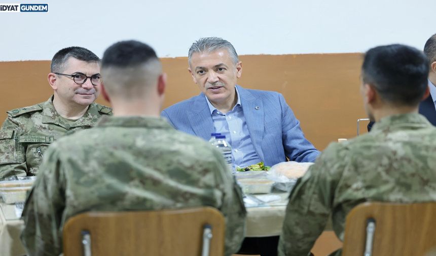 Kahraman Mehmetçiklerimizle İftar Sofrasında Buluşma