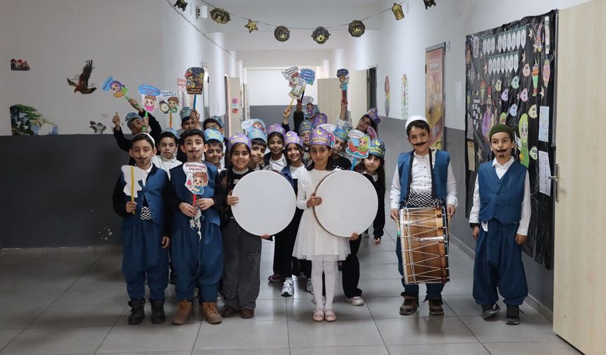 Midyat’ta “Maarifin Kalbinde Ramazan” Coşkusu: Sokaklar Mani ve İlahilerle Şenlendi
