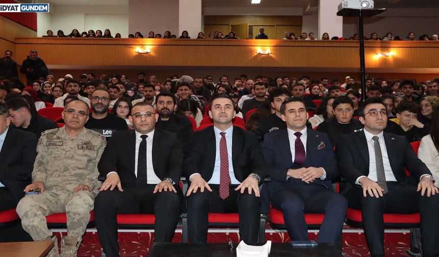 Midyat’ta Gençlere Yönelik Bilişim Suçları Konferansı Düzenlendi