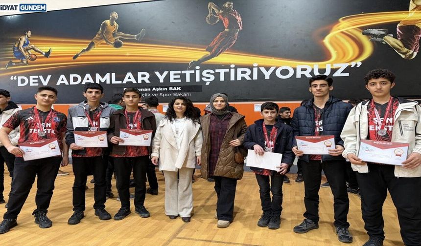 Şehit M. S. Barış Anadolu Lisesi’nden Okul Sporlarında Çifte Başarı