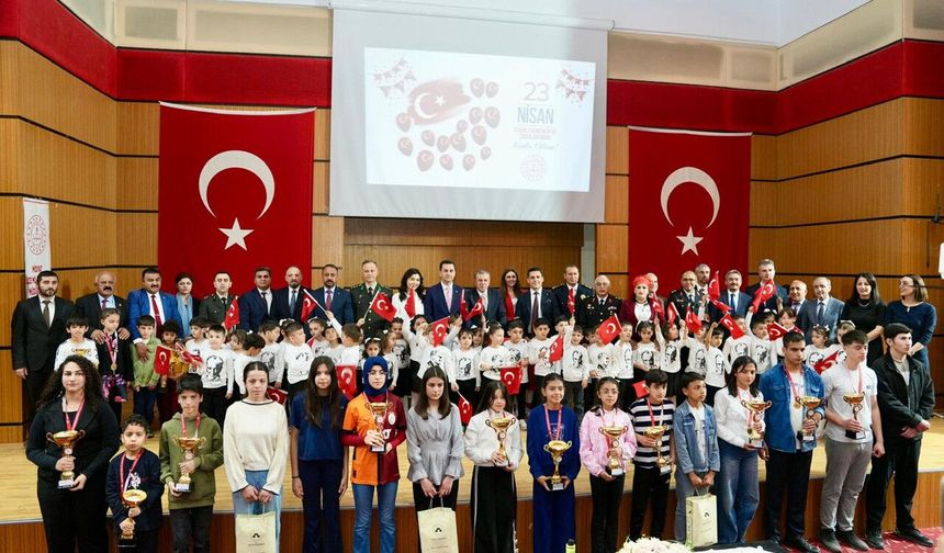 Midyat’ta 23 Nisan Coşkusu: Çocuklar Bayramlarını Kutladı