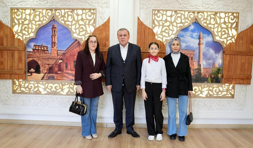 Minik Başkan Koltuğa Oturdu: 23 Nisan’da Anlamlı Devir  Teslim