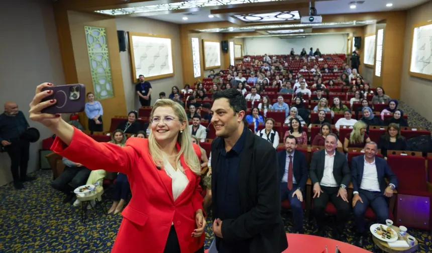 İstanbul Bakırköy Belediye Başkanı üniversitelilerle buluştu