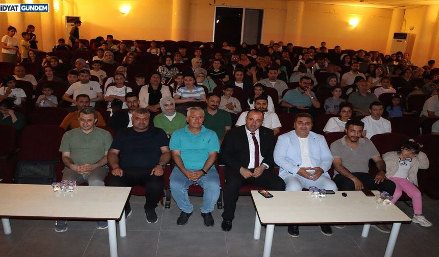 Midyat’ta Lise Öğrencilerinden Beğeni Toplayan Tiyatro Gösterisi