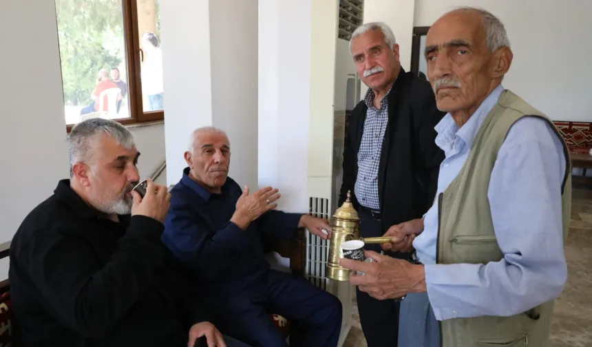 Mardinli Veysi Usta 64 yıldır acıyı tatlıyı mırra ile paylaşıyor