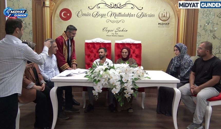 Midyat’ta İşitme Engelli Çiftin Nikâhları İşaret Diliyle Kıyıldı