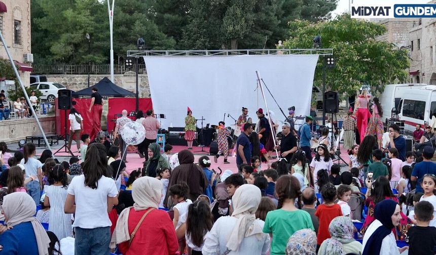 Midyat’ta Çocukların Yüzü Uçan Halı Festivali ile Güldü