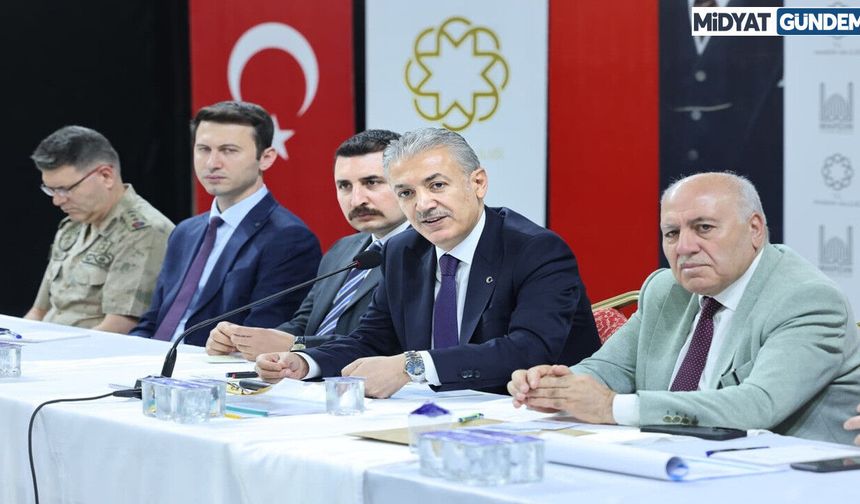 Muhtarlarla buluştu ve kamu yatırımlarını inceledi