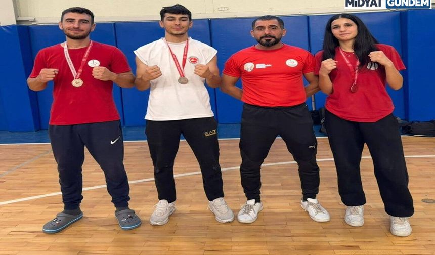 Bayraklı Belediyesi Kick Boksta Zirvede: 2 Şampiyonluk, 1 İkincilik