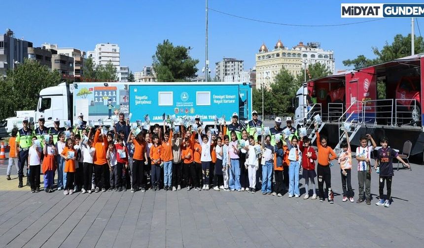 Mardin Jandarması Çocuklara Trafik Eğitimi Verdi