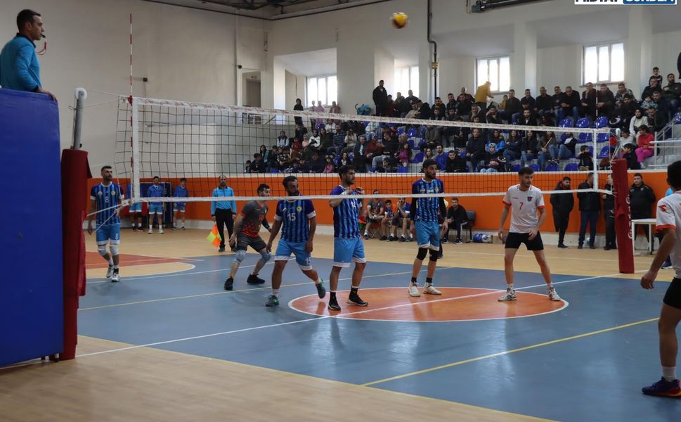 Midyat Belediyespor erkek voleybol takımı, maç hazırlıklarına başladı