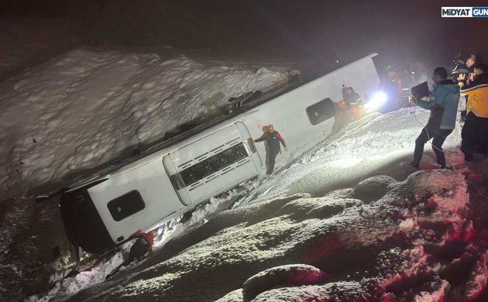 Bingöl'de yolcu otobüsü devrildi: 4 ölü, 32 yaralı