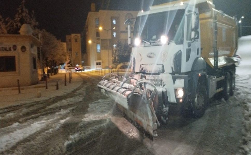 Midyat'ta Kar Temizleme Çalışmalarına Başlandı