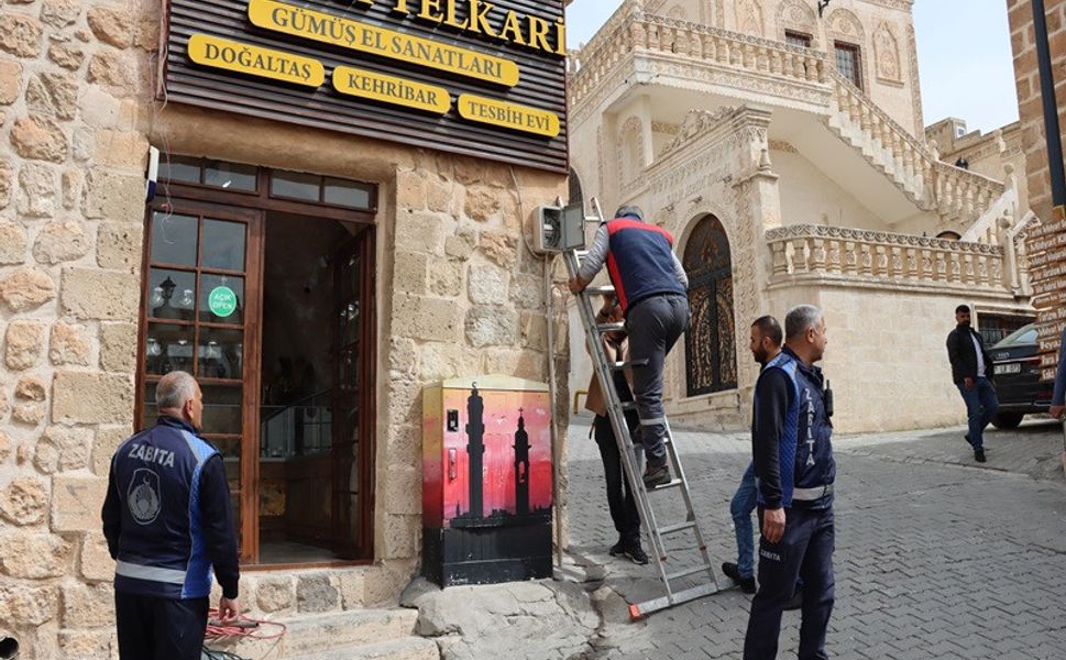 Midyat’ta Tarihi Dokuya Uygun Olmayan Uygulamalar Kaldırılıyor