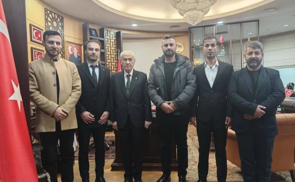 Başkan Bahçeli’ye Anlamlı Ziyaret: Midyat’tan Birlik ve Kardeşlik Mesajı