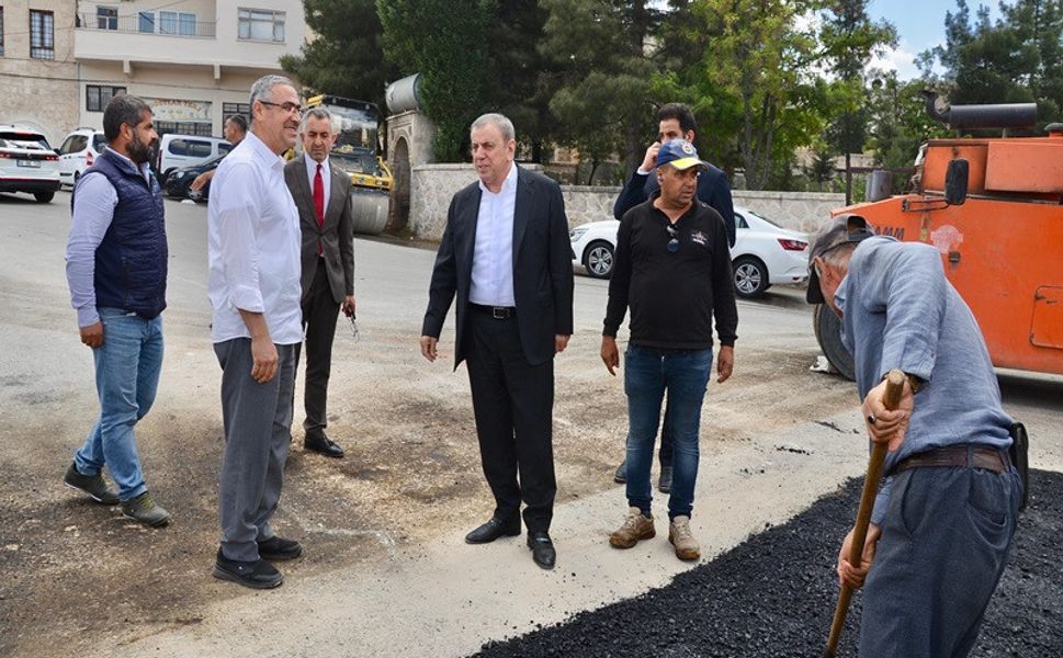 Başkan Veysi Şahin, Ulu Cami Mahallesi’ndeki Asfalt Çalışmalarını Yerinde İnceledi
