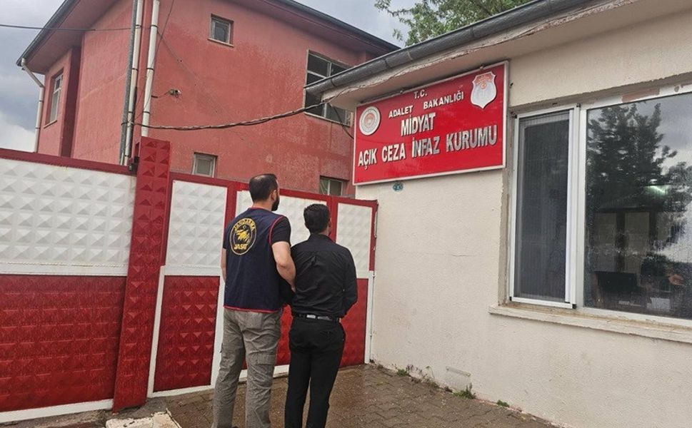 Düğün Salonunda Sürpriz Son: Firari Sazcı Jandarmaya Takıldı