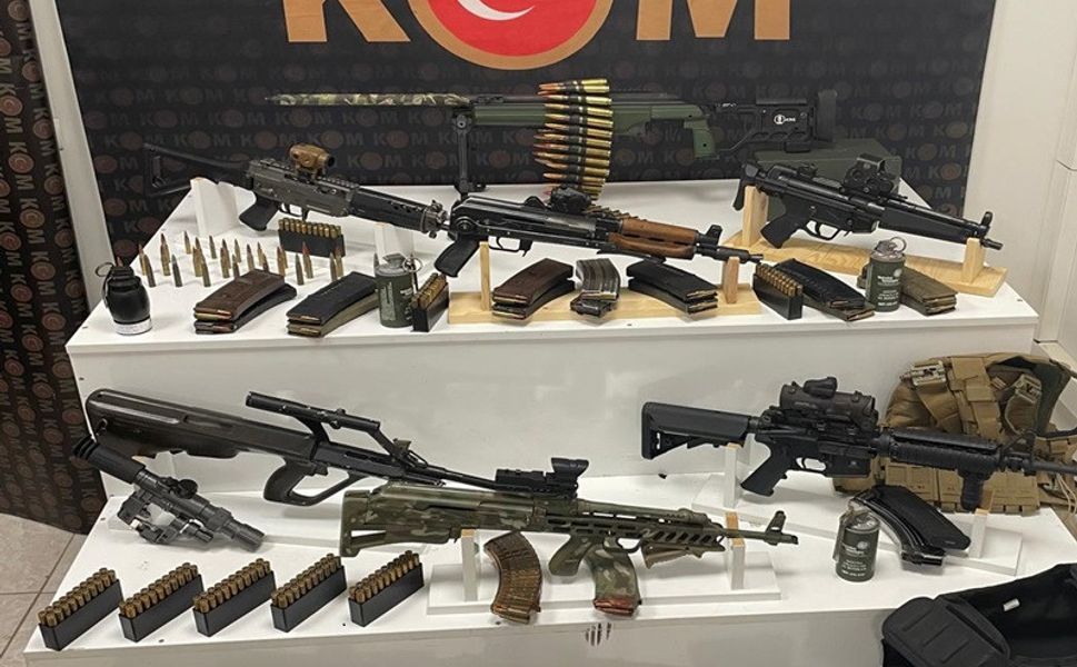 Büyük Silah Operasyonu: Uzun Namlulu Silahlar ve Bombalar Ele Geçirildi!