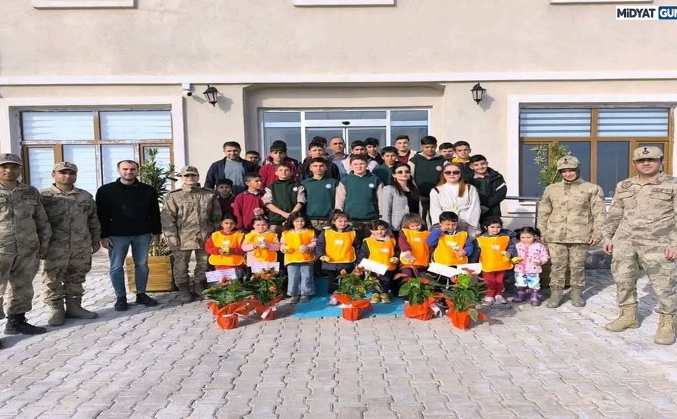 Şenköy’de Öğrencilerden Jandarma ile Anlamlı Ağaç Dikme Etkinliği