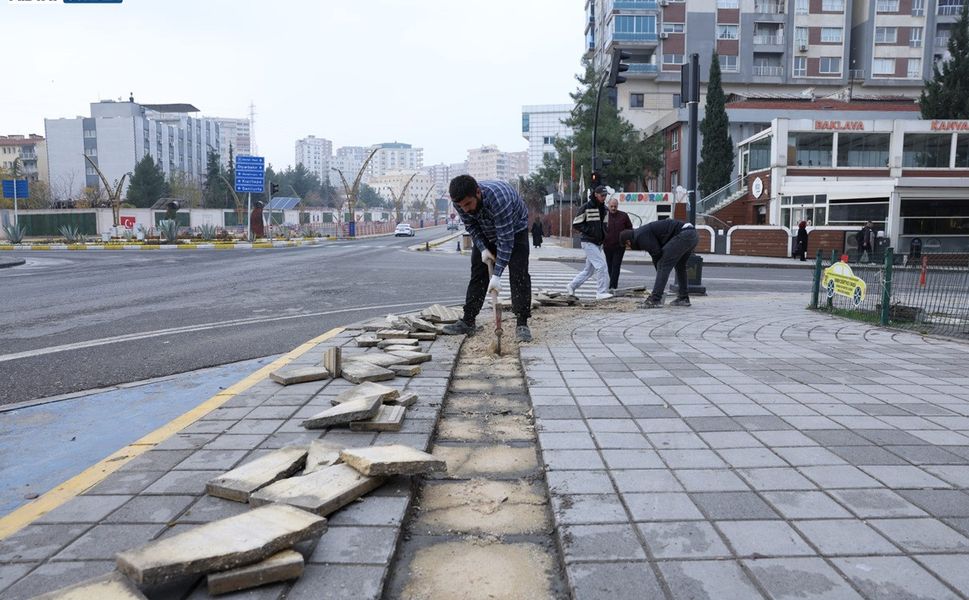 Mardin Büyükşehir Belediyesi Engelli Yolları Yeniliyor