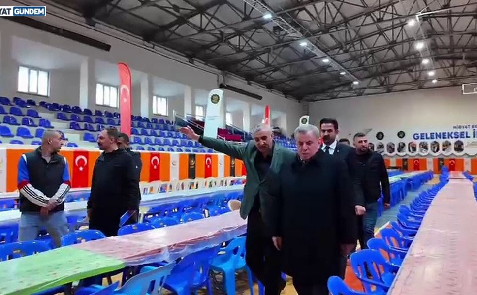 Midyat’ta Geleneksel İftar Sofrası Bu Yıl Kapalı Spor Salonunda Kuruldu