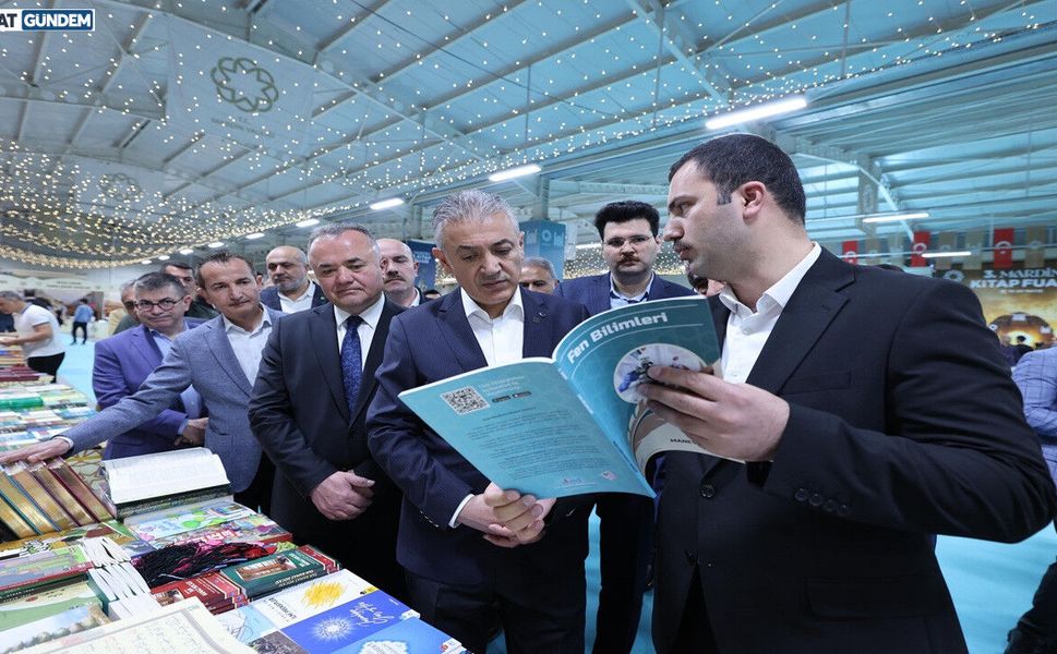 Mardin'de düzenlenen 3. Kitap Fuarı, kapılarını kitapseverlere açtı.