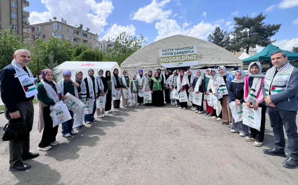 Mardin'de başörtüsü takmaya başlayan öğrencilere anlamlı destek