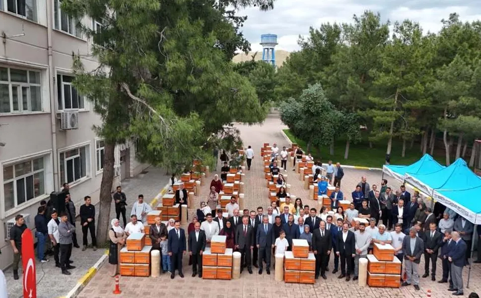Mardin'de bin üreticiye 8 bin arı kovan desteği