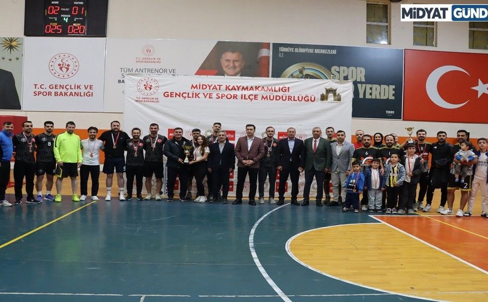Midyat Kaymakamlığı Cumhuriyet Kupası Şampiyonluğunu Borsa İstanbul Anadolu Lisesi Kazandı